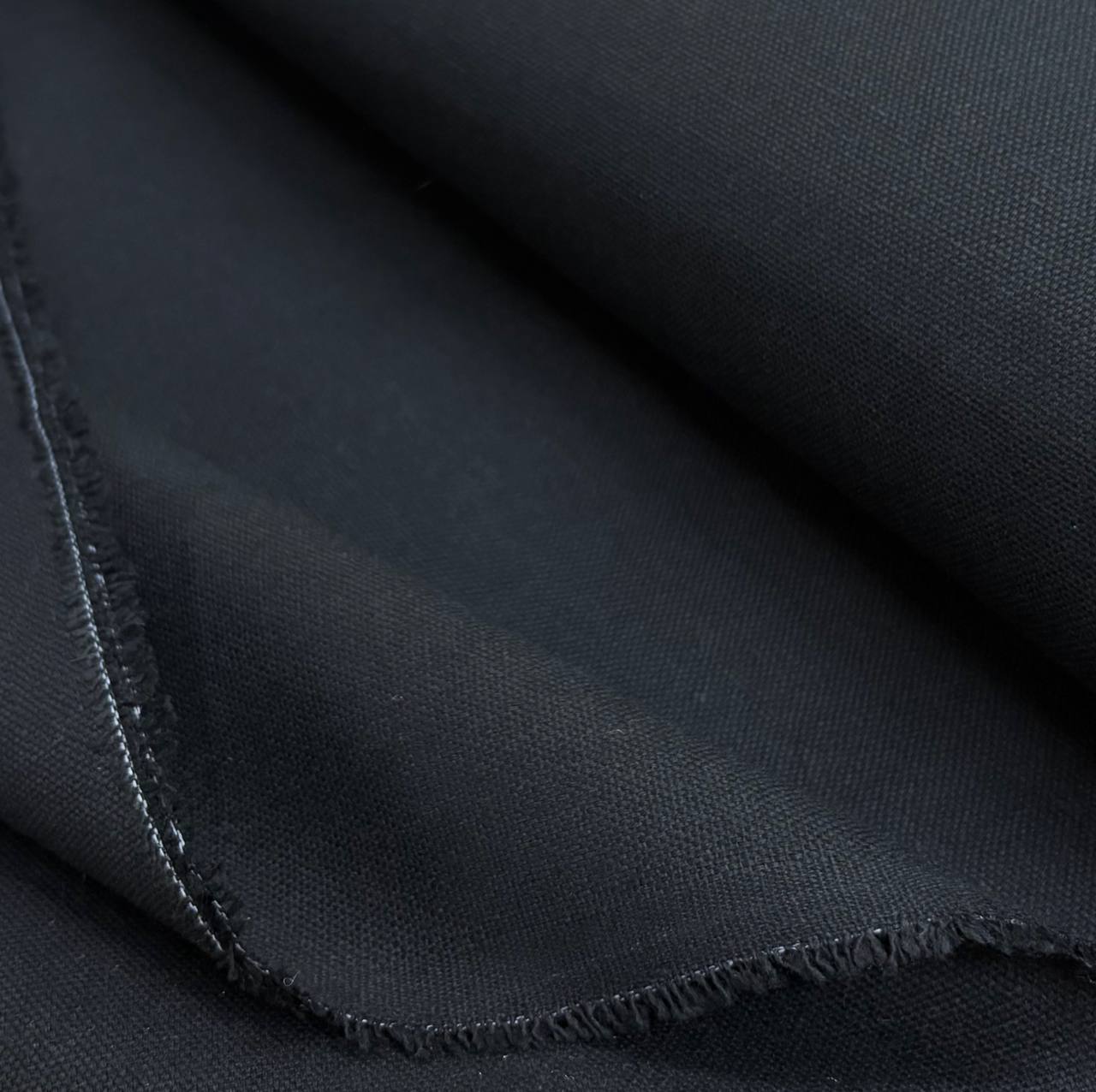 בד קנבס שחור