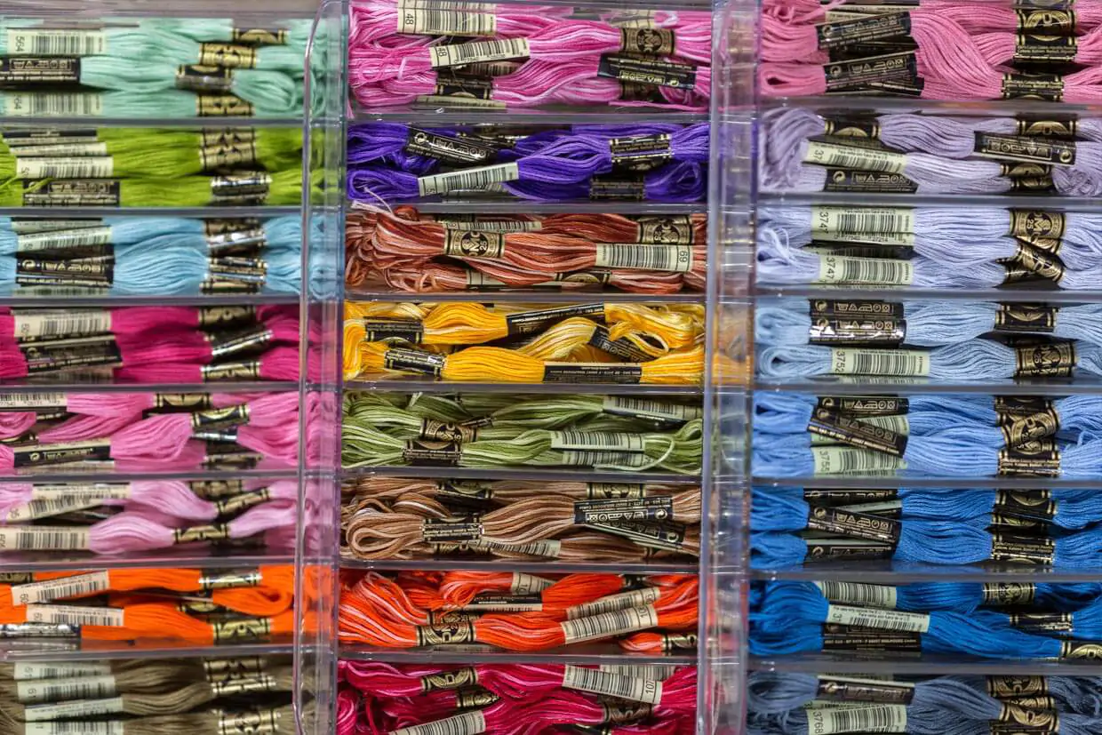 תפירה חוטים ואביזרים בחנות קרן נתניה