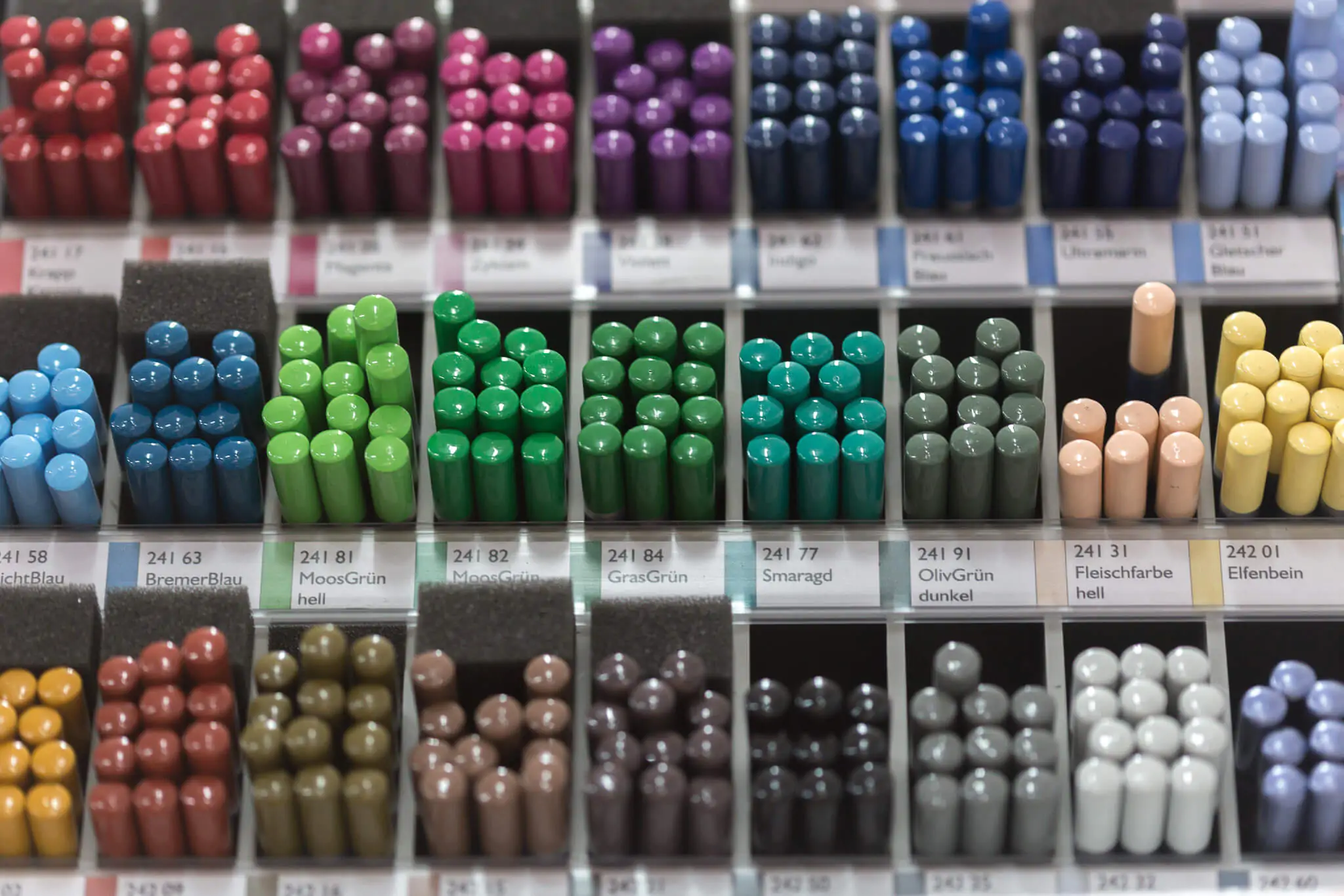 צבעים ומצרי יצירה בנתניה קרן