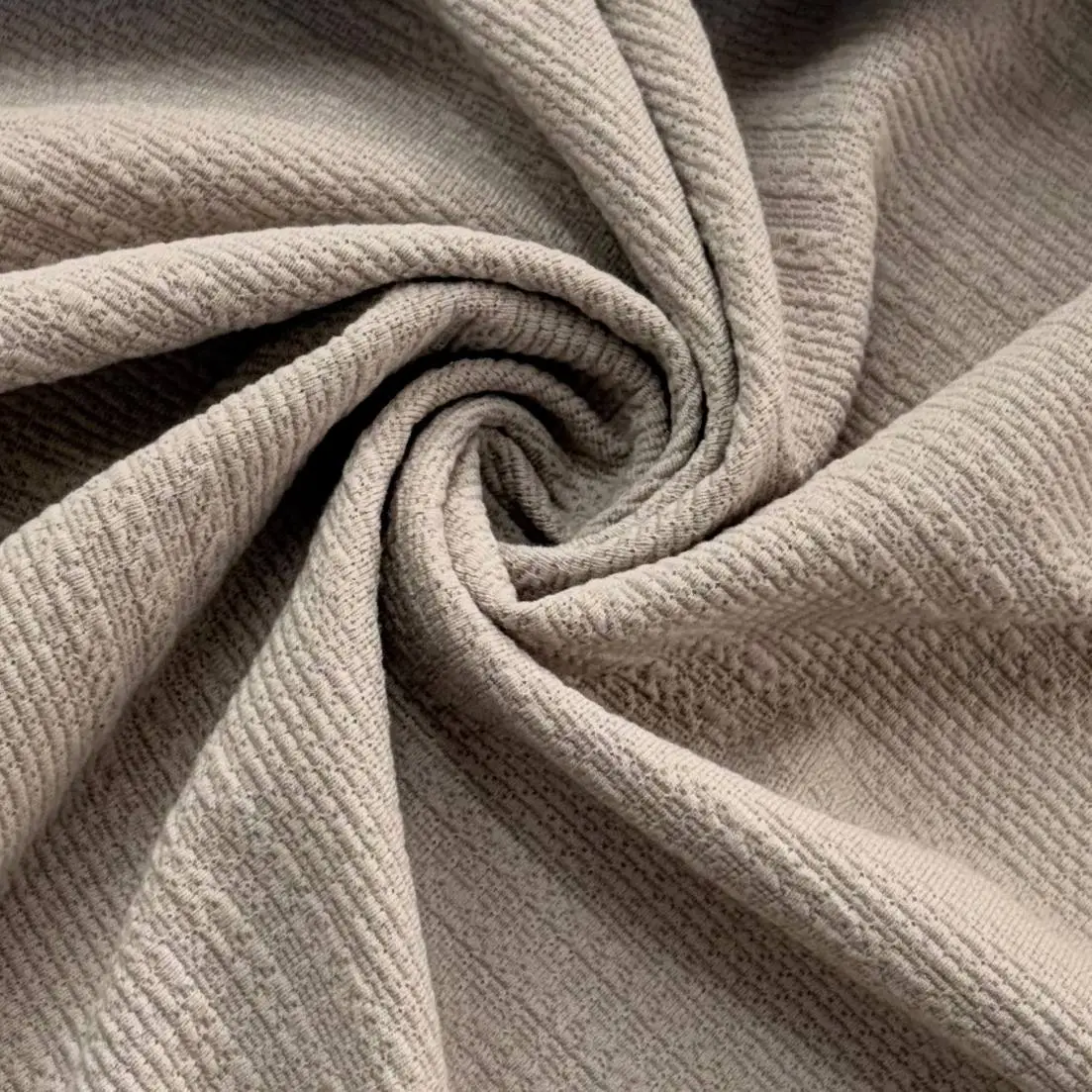 בד גרזי דוגמת צמות בז בהיר