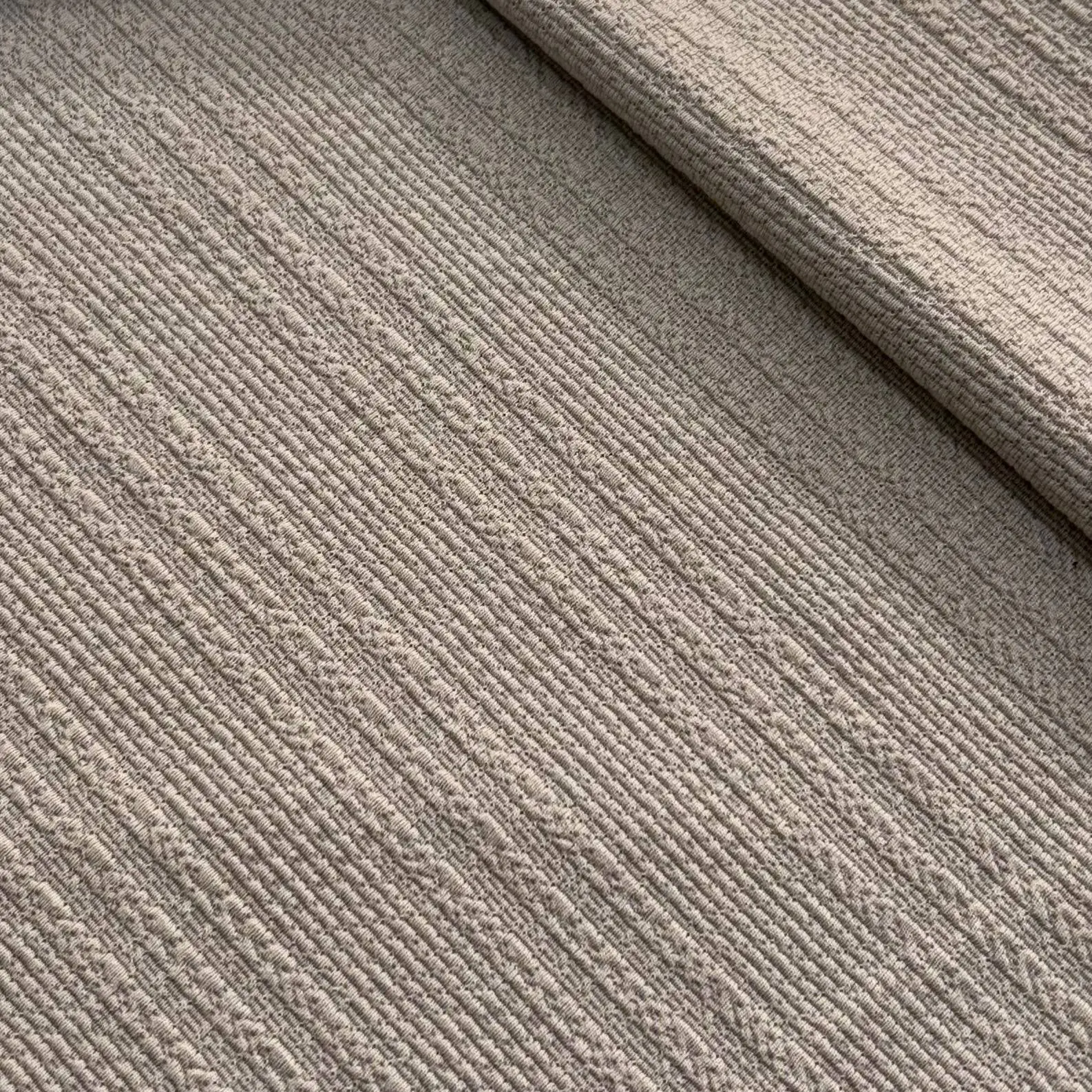 ⁦בד גרזי דוגמת צמות בז בהיר⁩ – תמונה ⁦2⁩