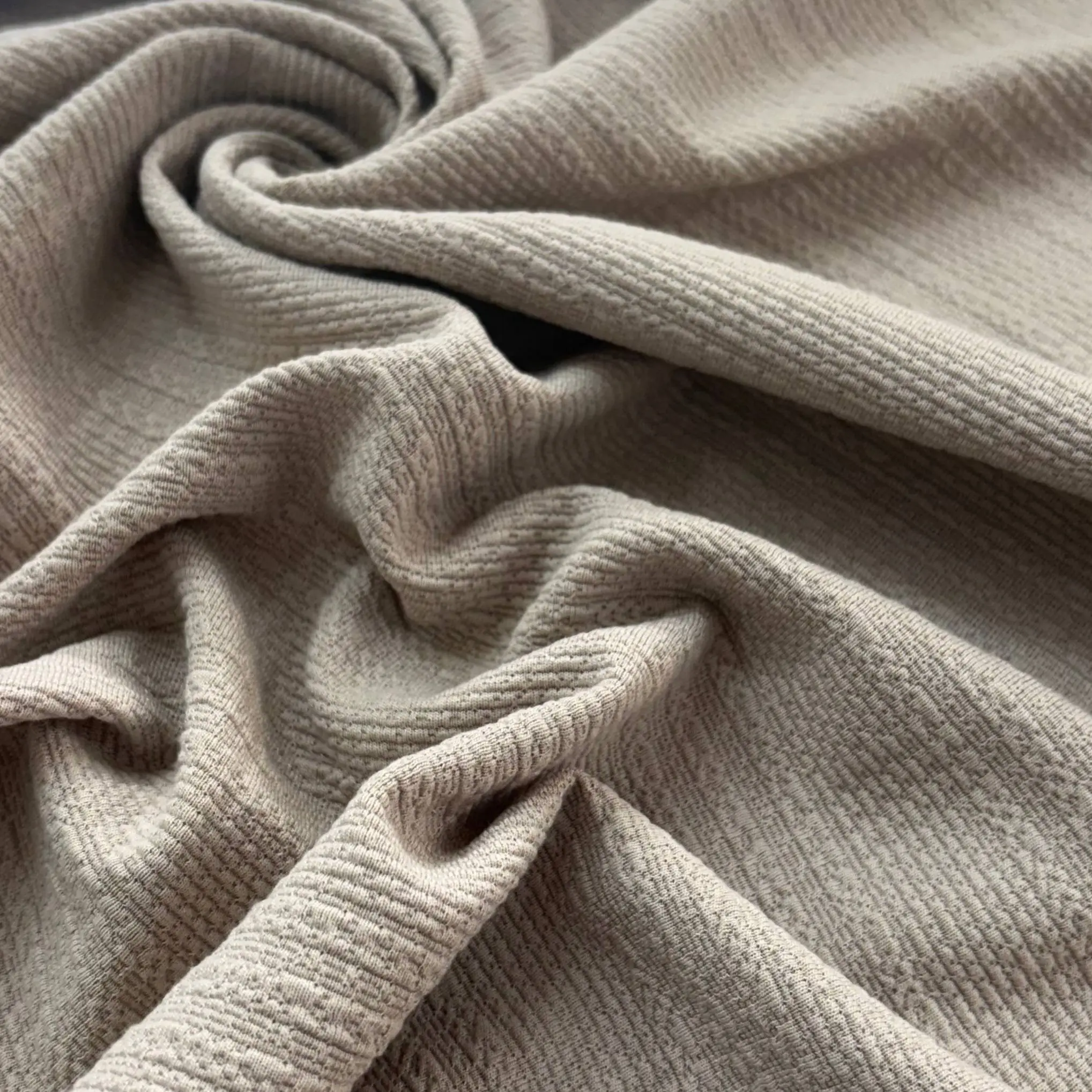 ⁦בד גרזי דוגמת צמות בז בהיר⁩ – תמונה ⁦3⁩