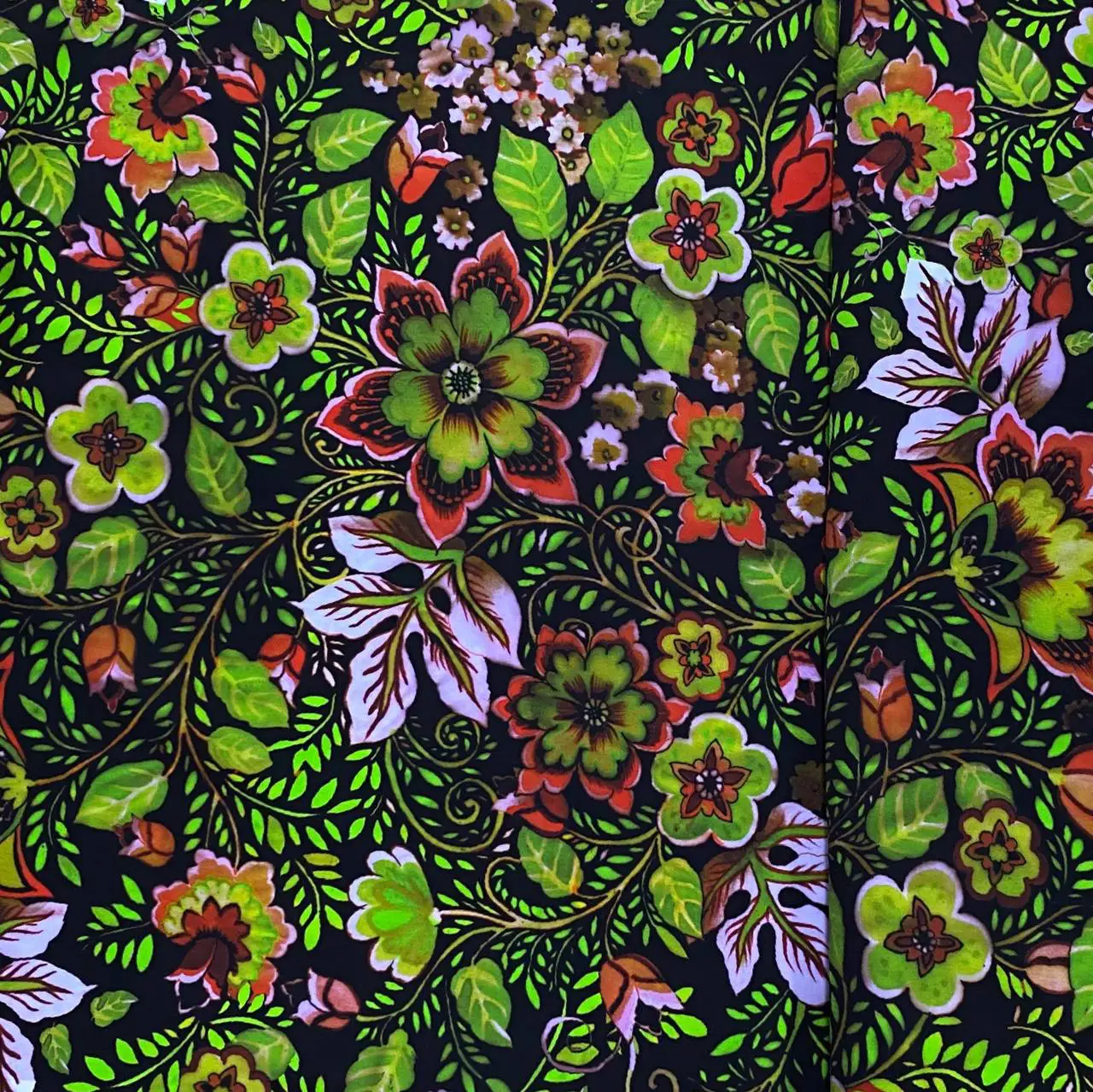 ⁦בד לייקרה פרחים ורוד סגול ירוק שחור⁩ – תמונה ⁦3⁩