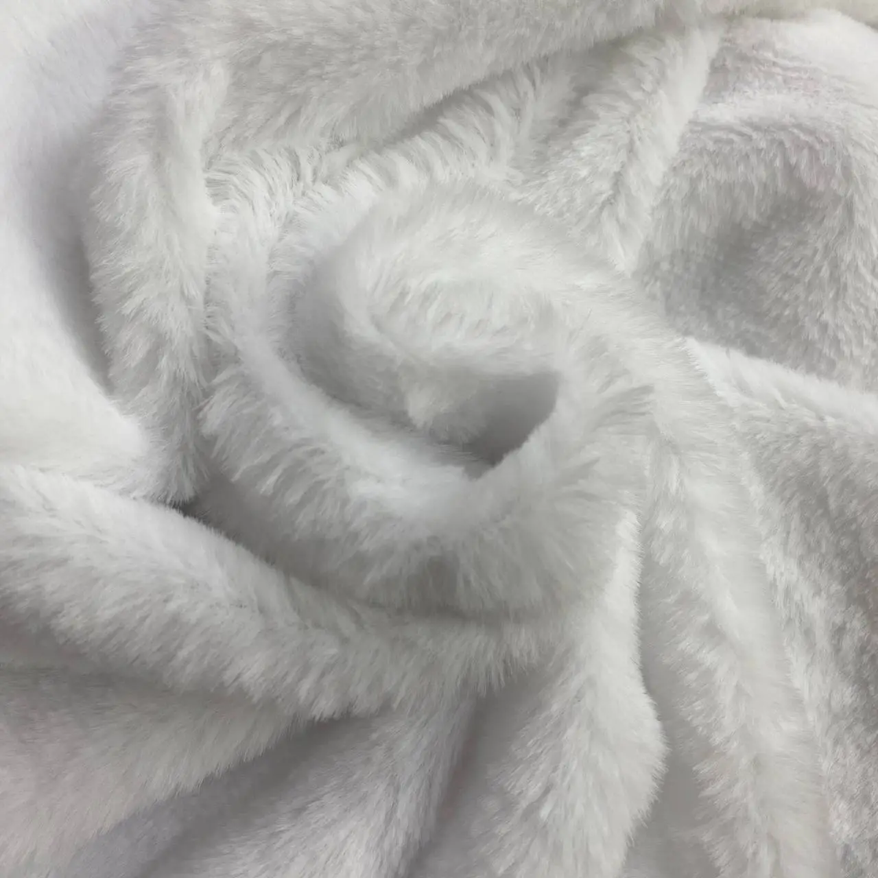 בד פרווה קצרה לבן