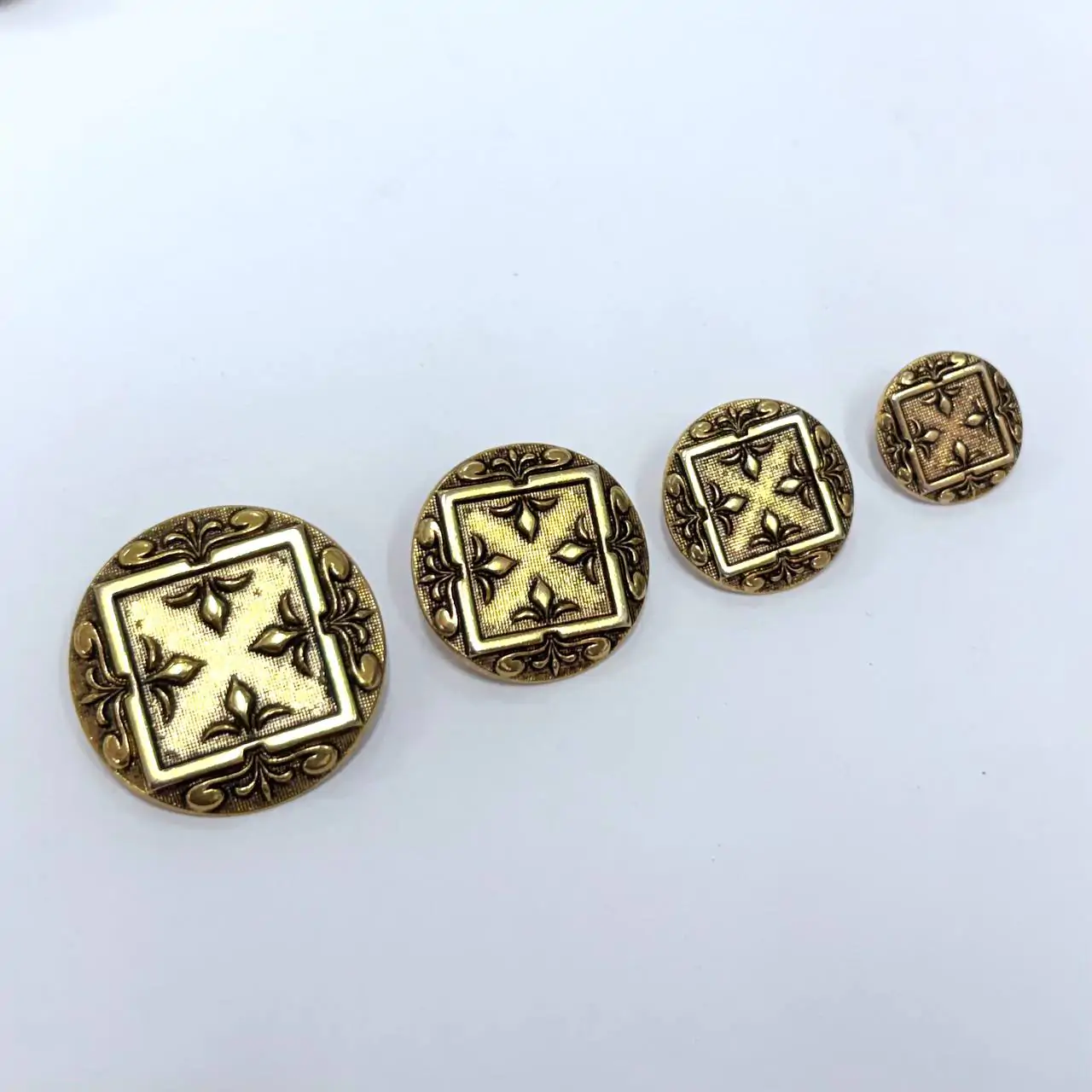 כפתור מתכת זהב עתיק – תמונה 4