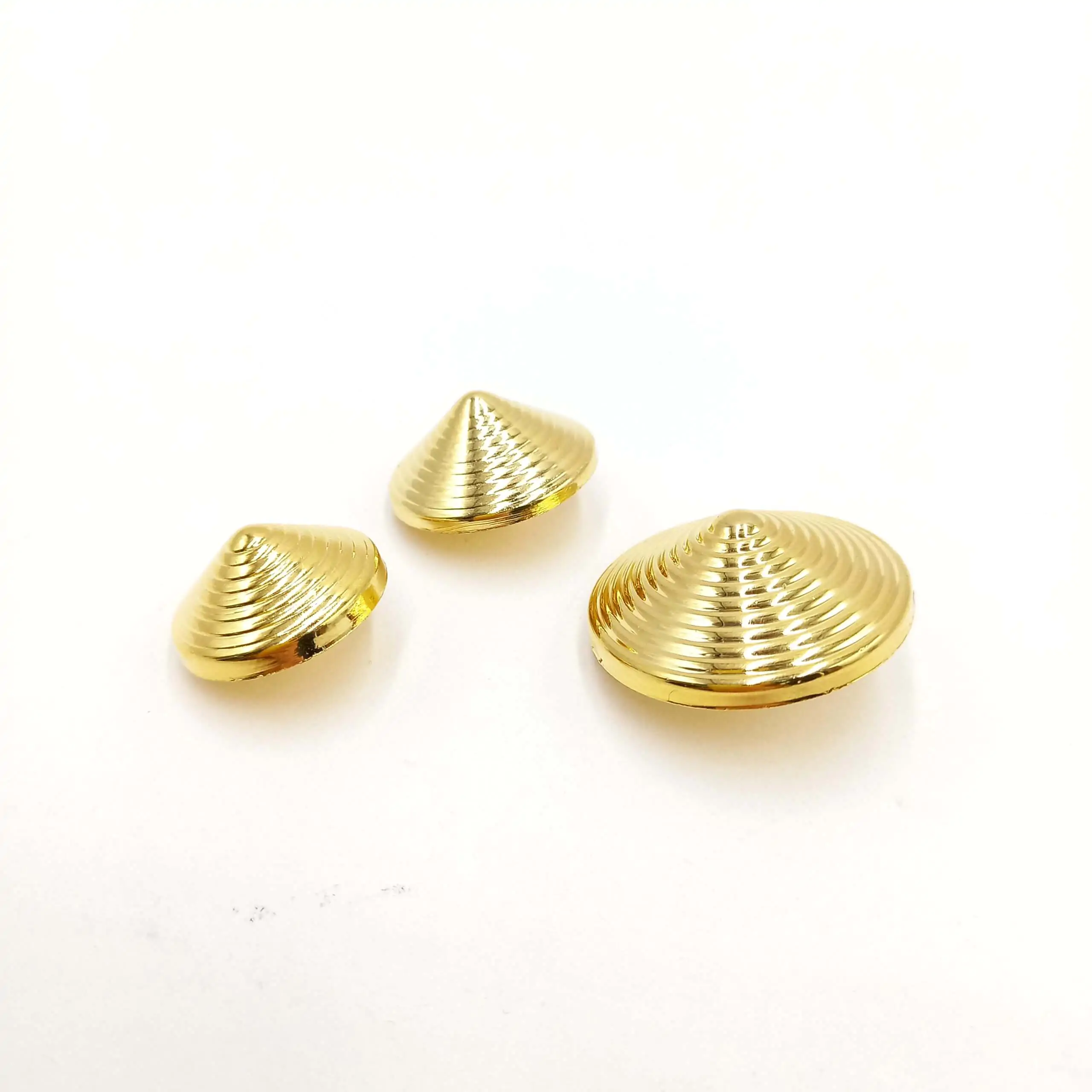 ⁦כפתור פירמידה זהב⁩ – תמונה ⁦2⁩