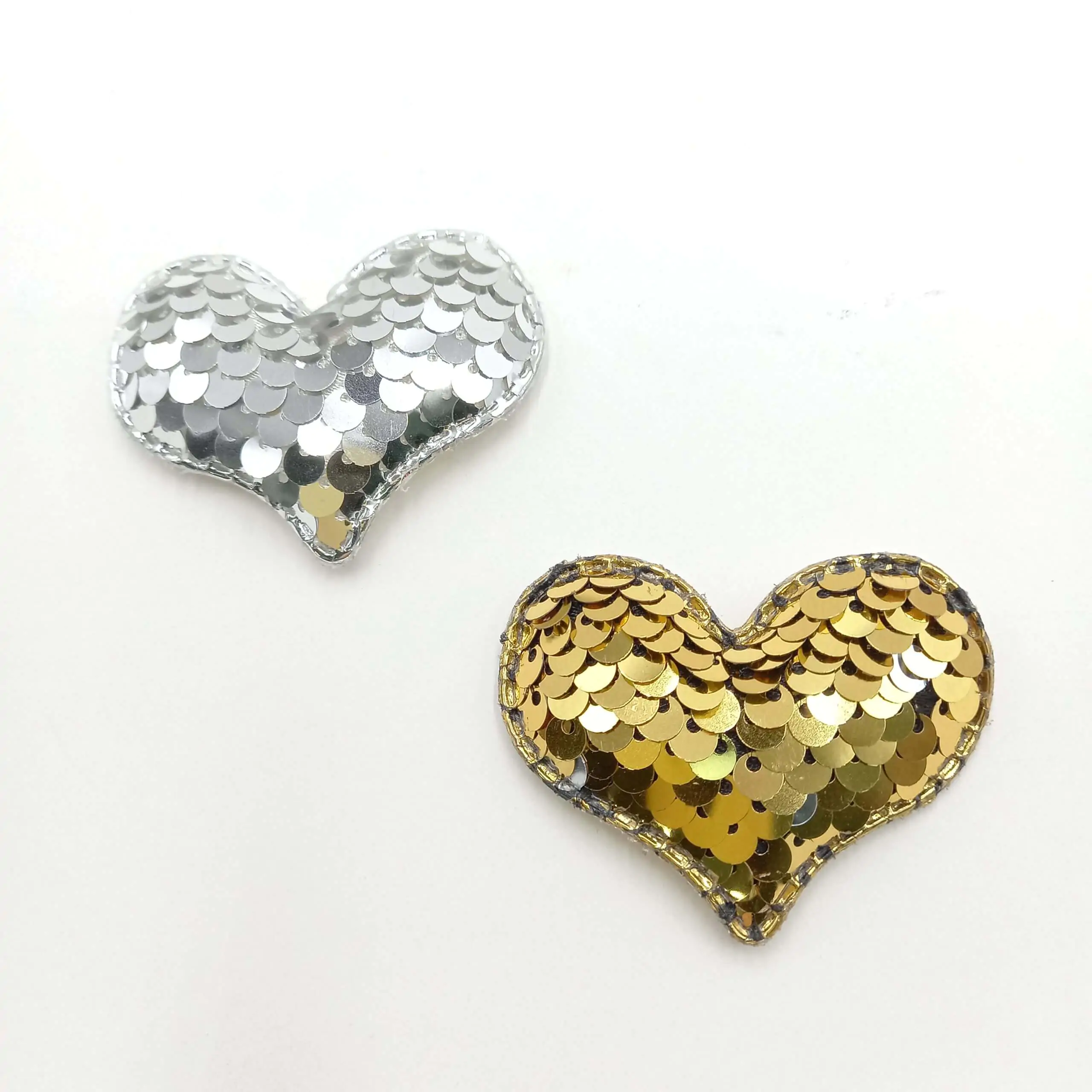 ⁦פונפון לב פייטים כסף⁩ – תמונה ⁦2⁩