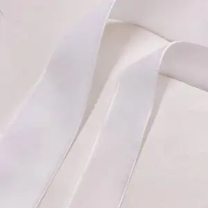 סרט קטיפה לבן - 4-סמ