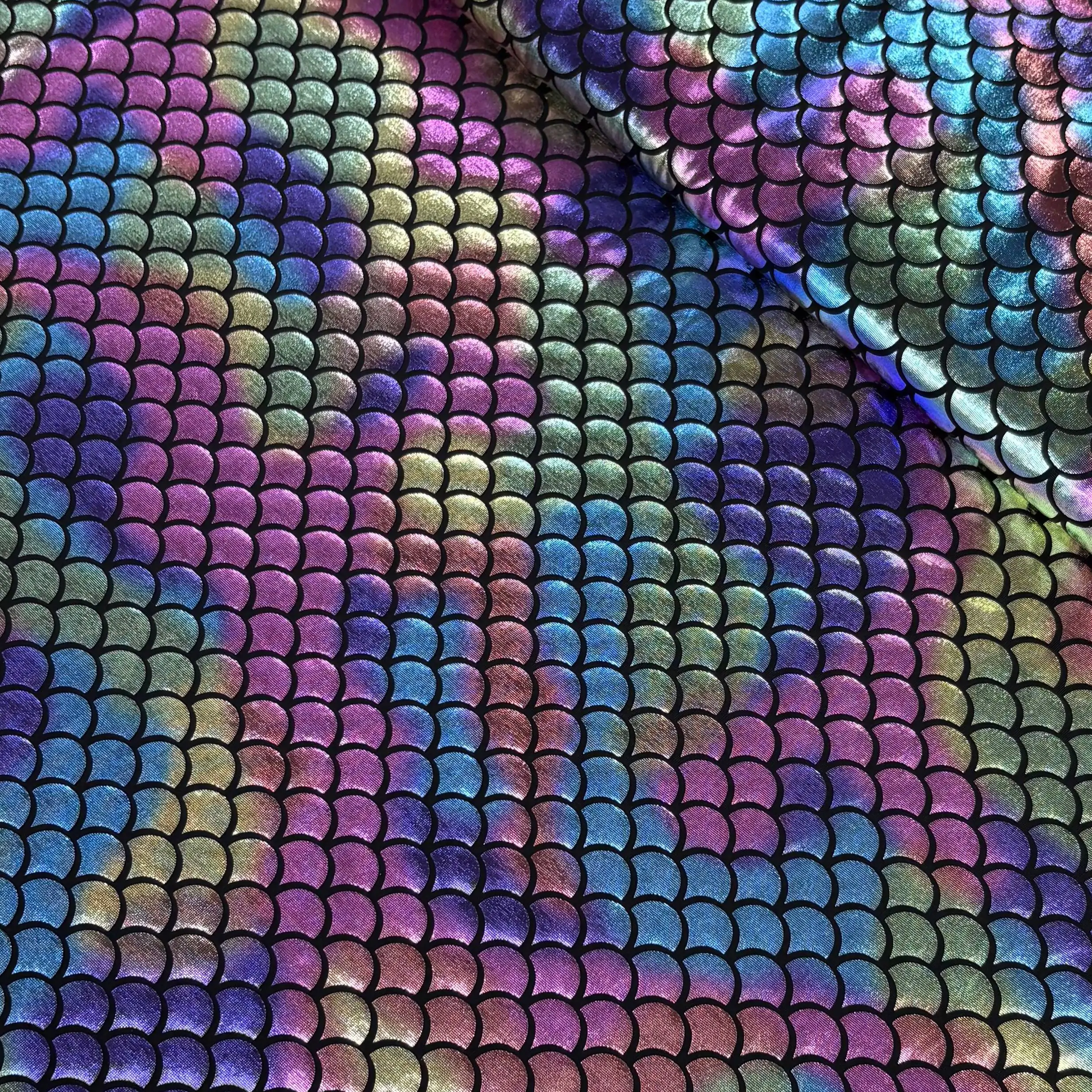 בד למה לייקרה קשקשים צבעוני