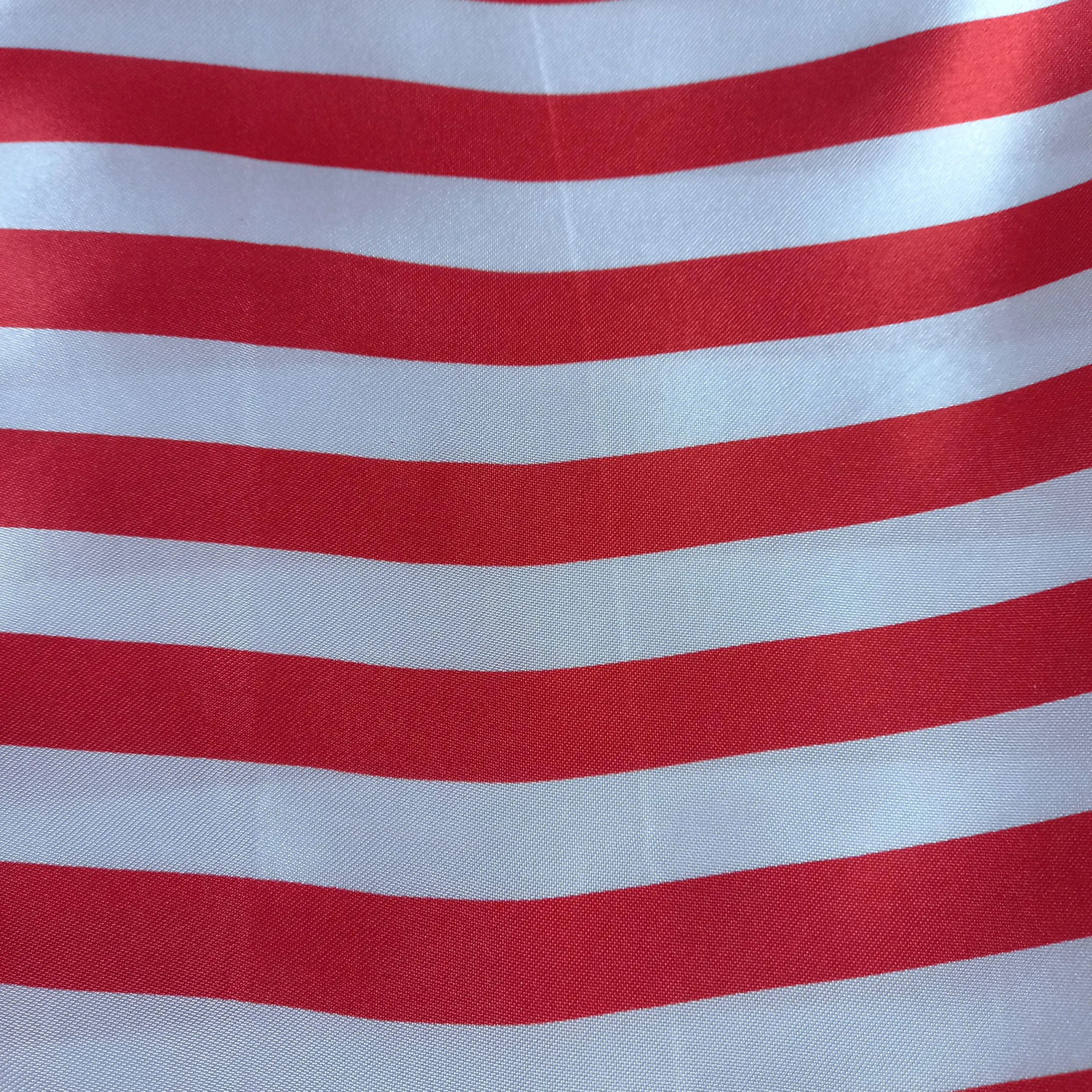 בד סאטן פסים אדום לבן