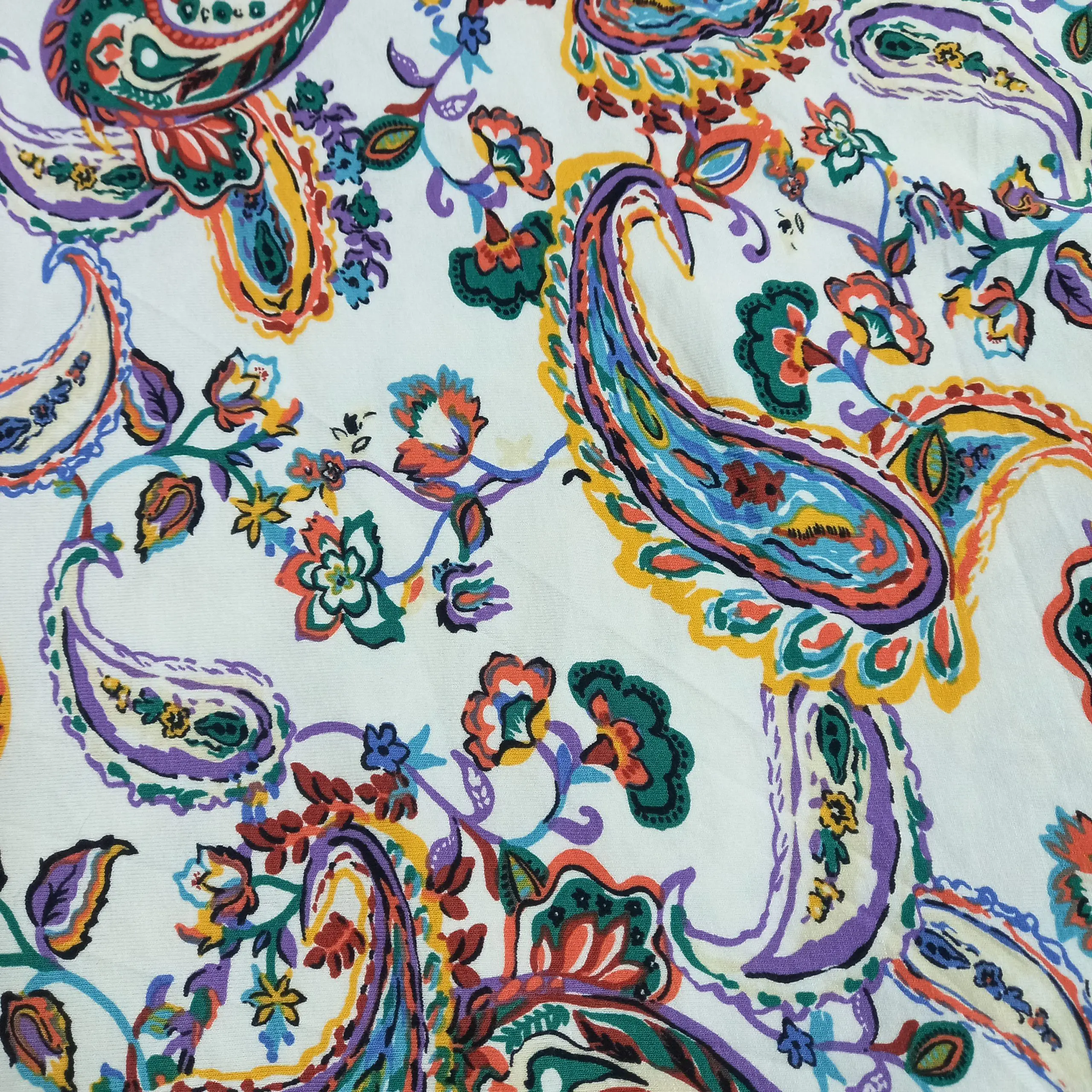 בד סימפוניה פייזלי פרחוני