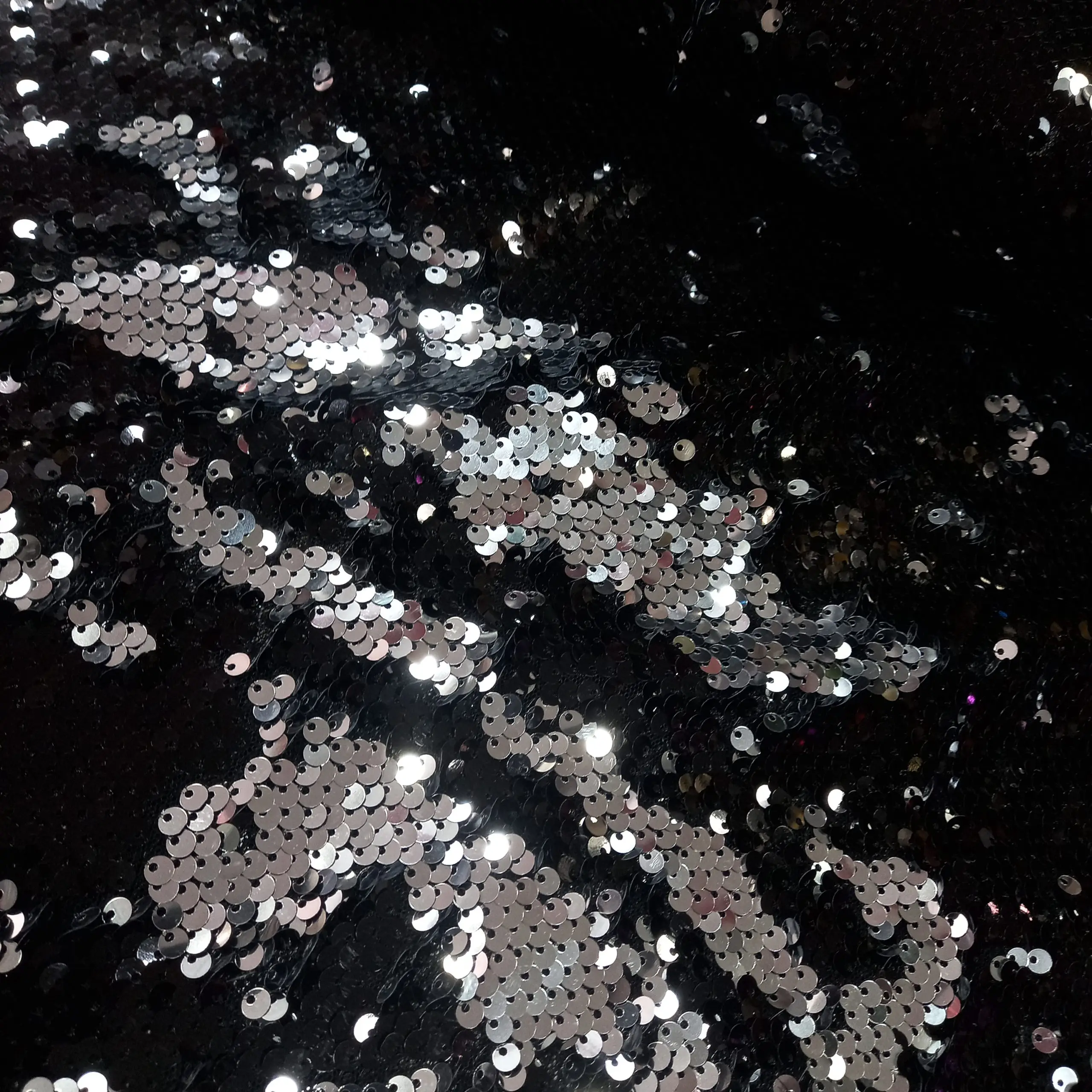 ⁦בד רשת פייטים מתחלף שחור כסף⁩ – תמונה ⁦3⁩