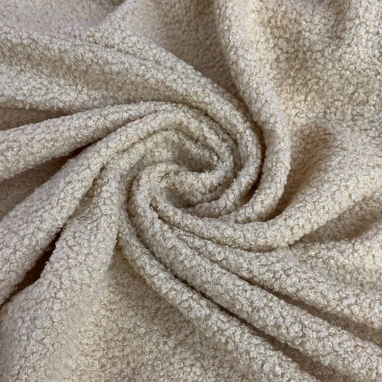 בד בוקלה בז ניוד בהיר