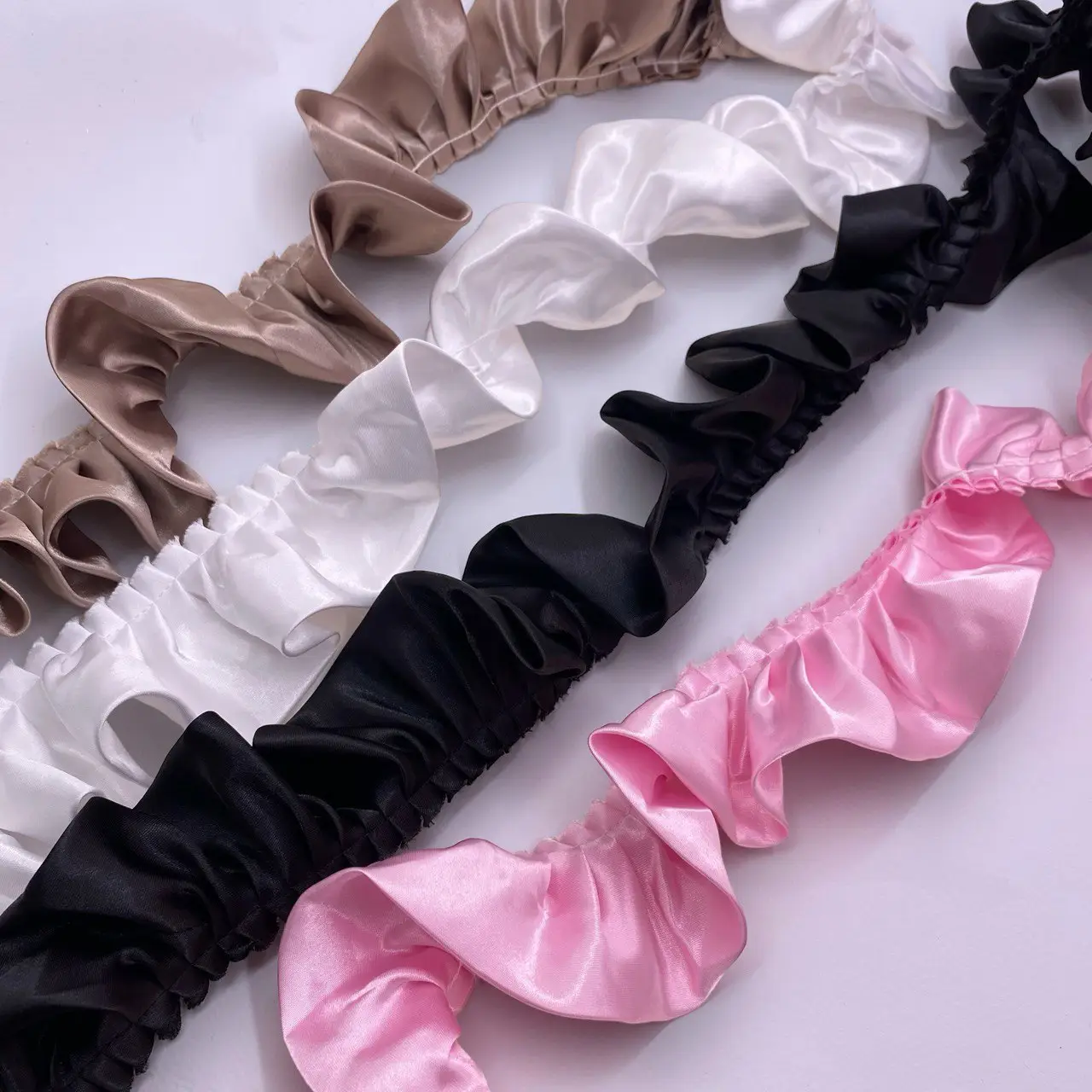 ⁦סרט סאטן וולן שחור⁩ – תמונה ⁦2⁩