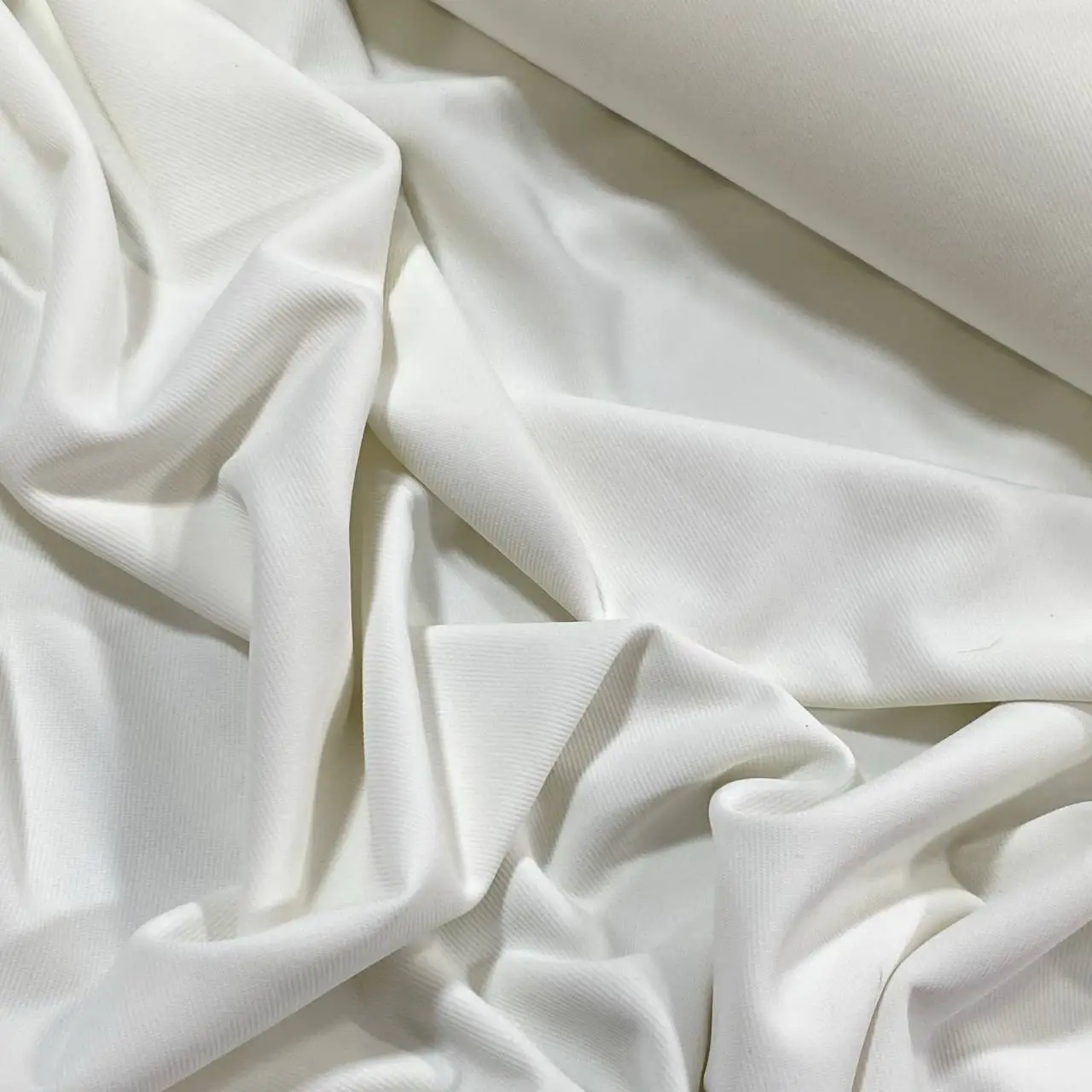 בד סופר לייקרה אלגנט לבן חלבי