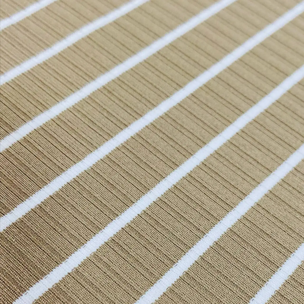 ⁦בד ריב לייקרה פסים בז לבן⁩ – תמונה ⁦2⁩
