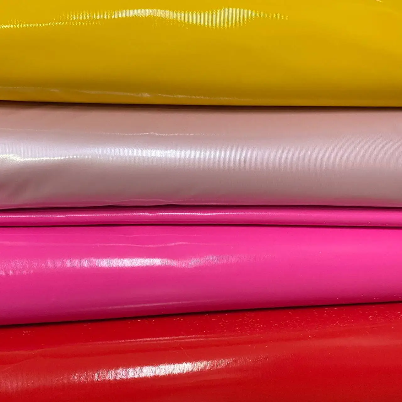 ⁦בד ויניל דק צהוב חלמון⁩ – תמונה ⁦2⁩