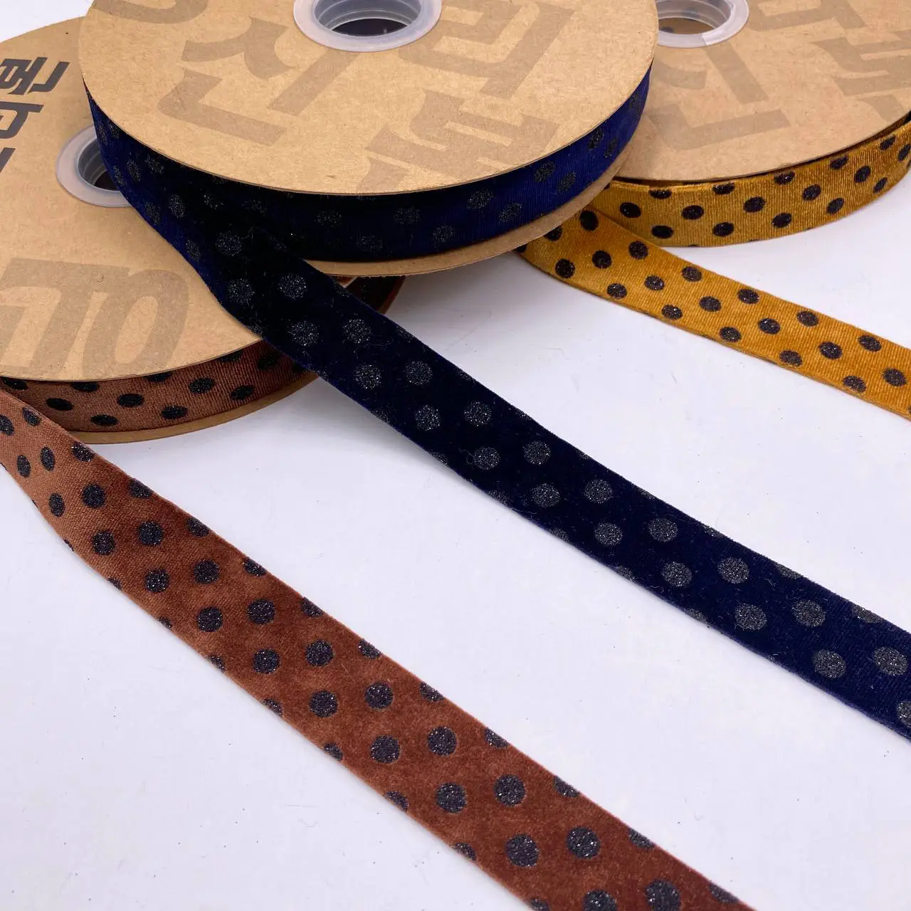 סרט קטיפה נקודות נצנץ