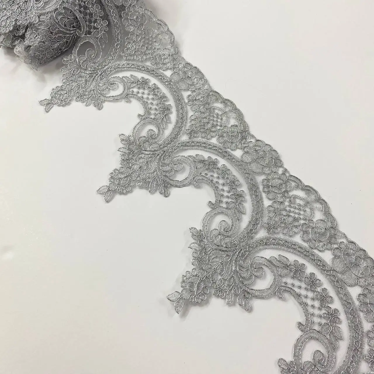 סרט גיפיור פרחים כסף רחב