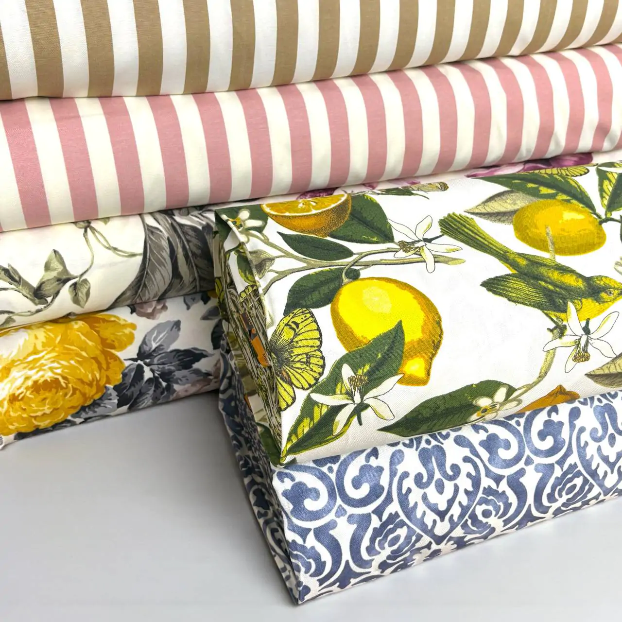 ⁦בד קנבס דוחה מים פרחים גדולים צהוב אפור⁩ – תמונה ⁦6⁩