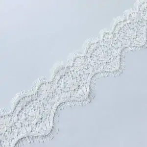 סרט תחרה סולסטיס פרחים גלים 9 ס"מ לבן