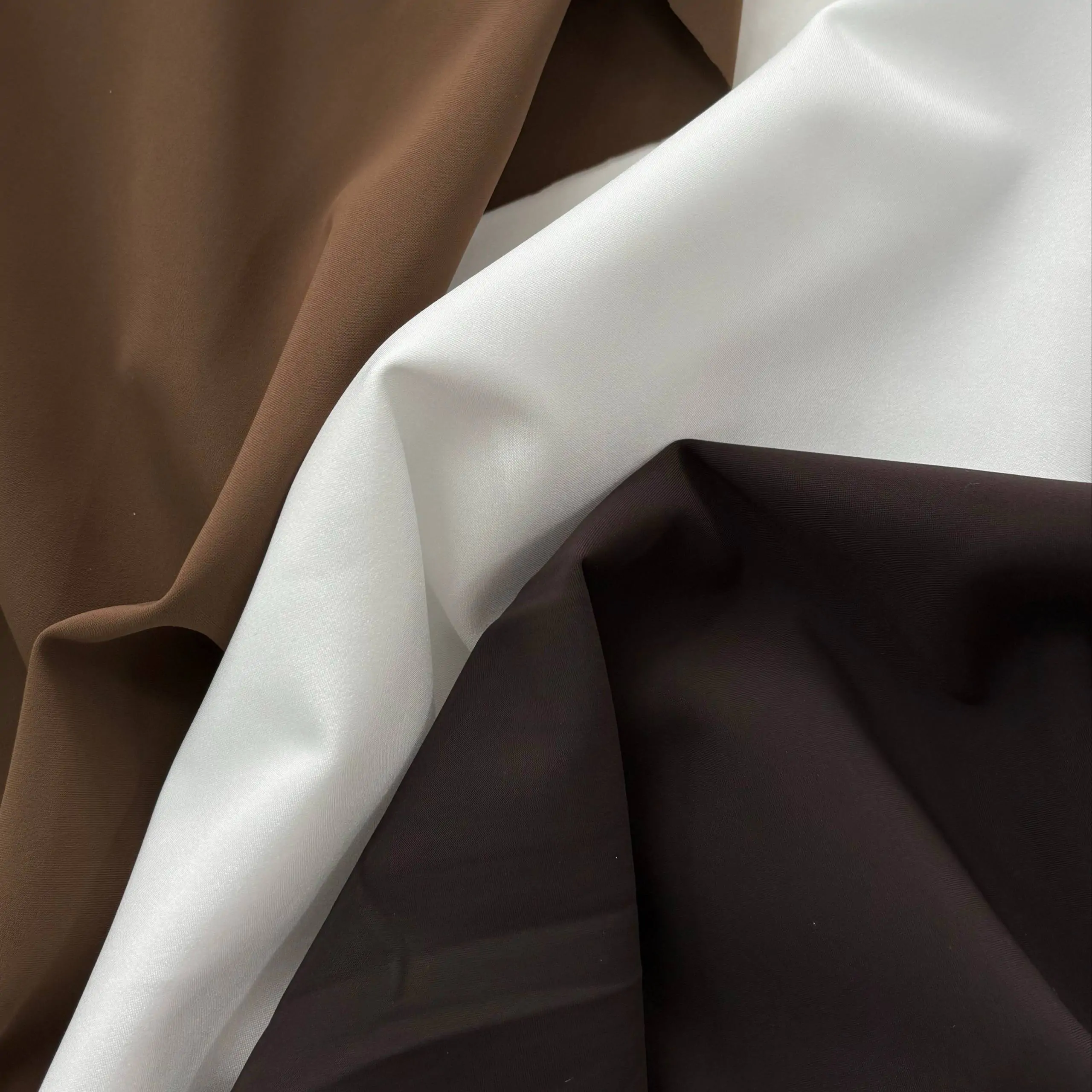 ⁦בד דאבל לייקרה לבן חלבי מבריק⁩ – תמונה ⁦2⁩