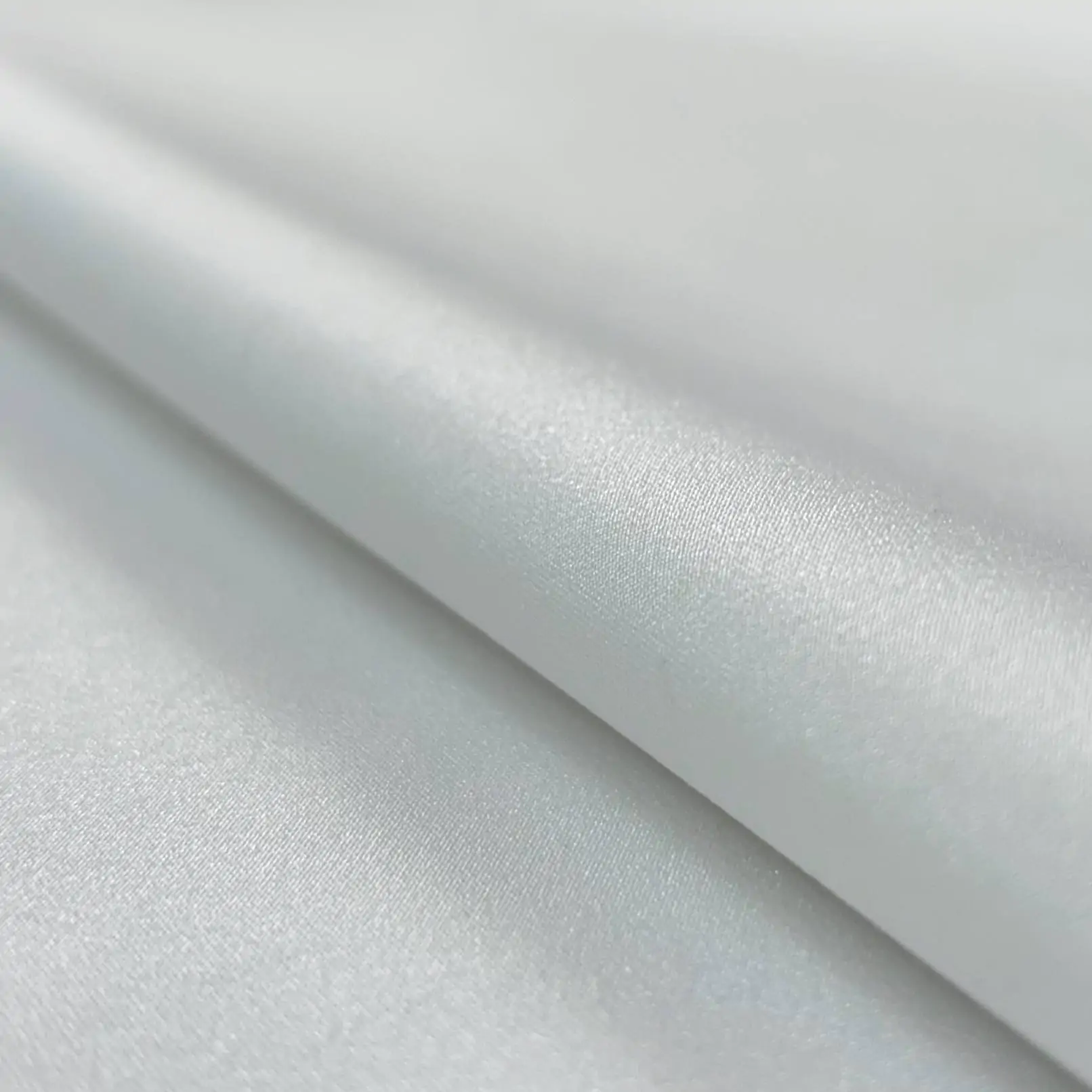 ⁦בד דאבל לייקרה לבן חלבי מבריק⁩ – תמונה ⁦3⁩