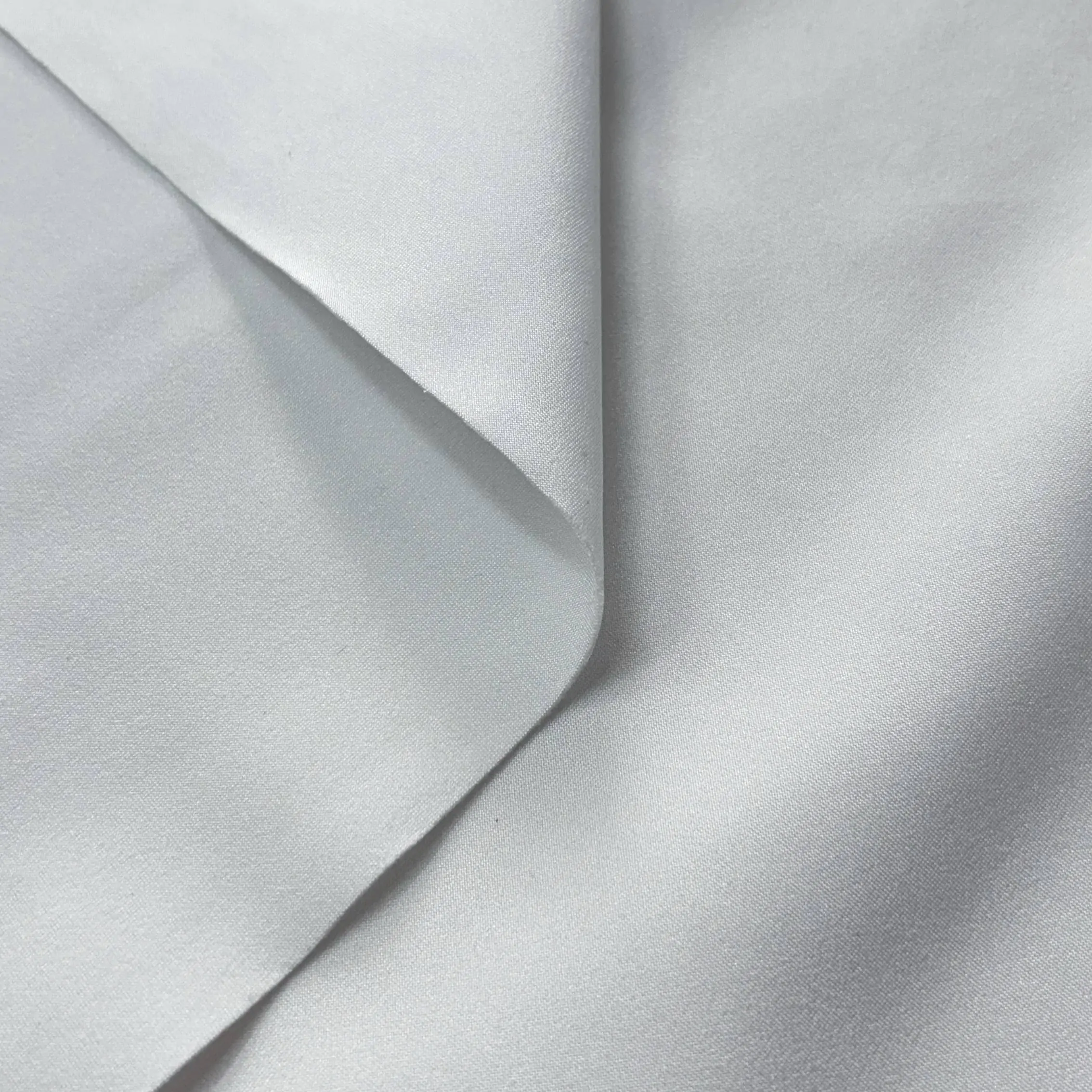 בד דאבל לייקרה לבן חלבי מבריק